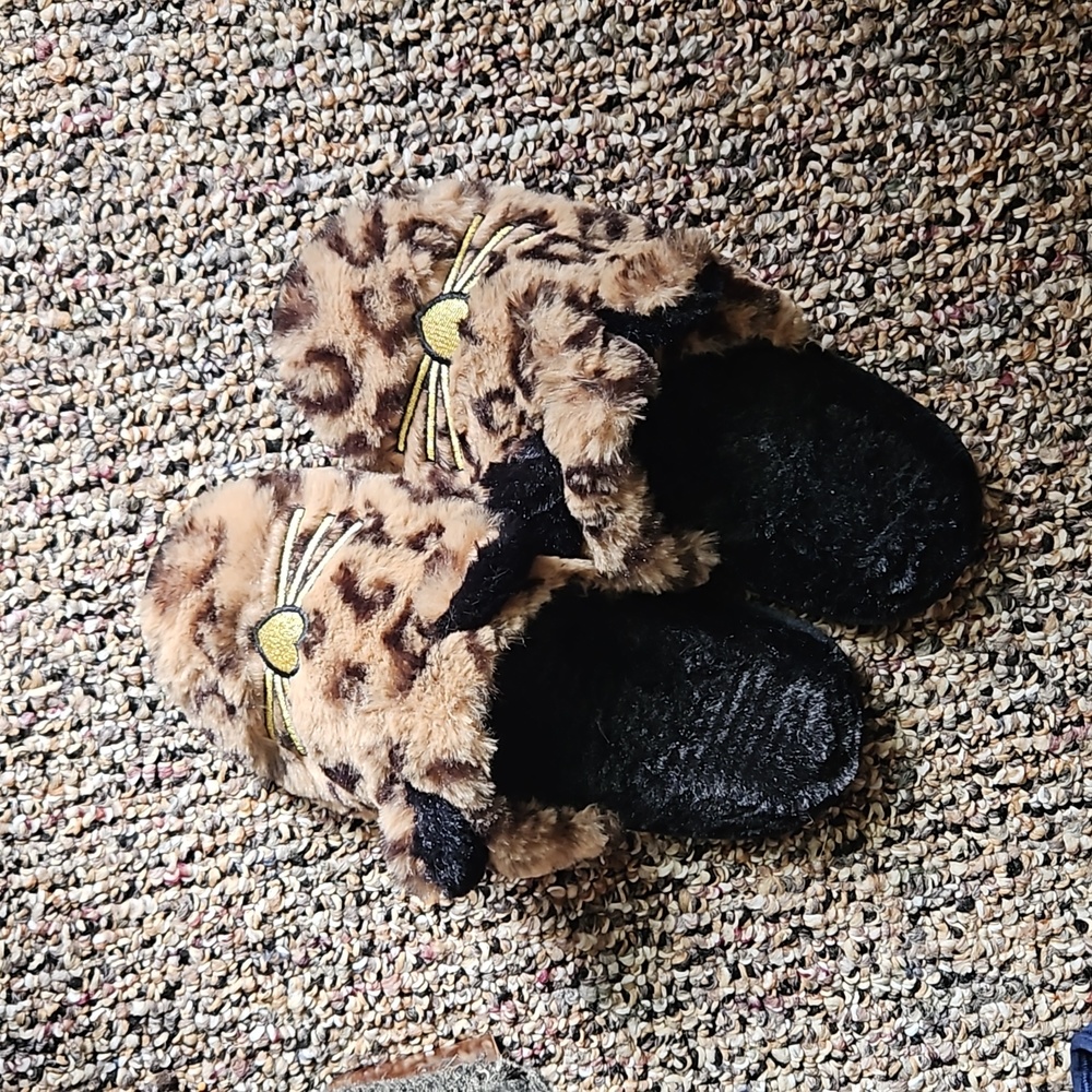 Leopard print slippers
